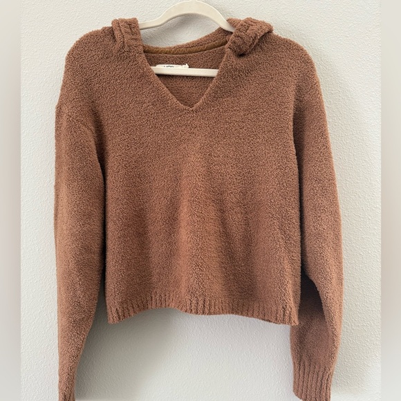 UGG Sweaters - UGG Women's Tan V-Neck Sweater